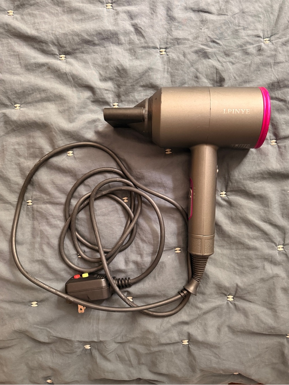 1800W - Compact & Lightweight Travel Hair Dryer with styling Nozzle